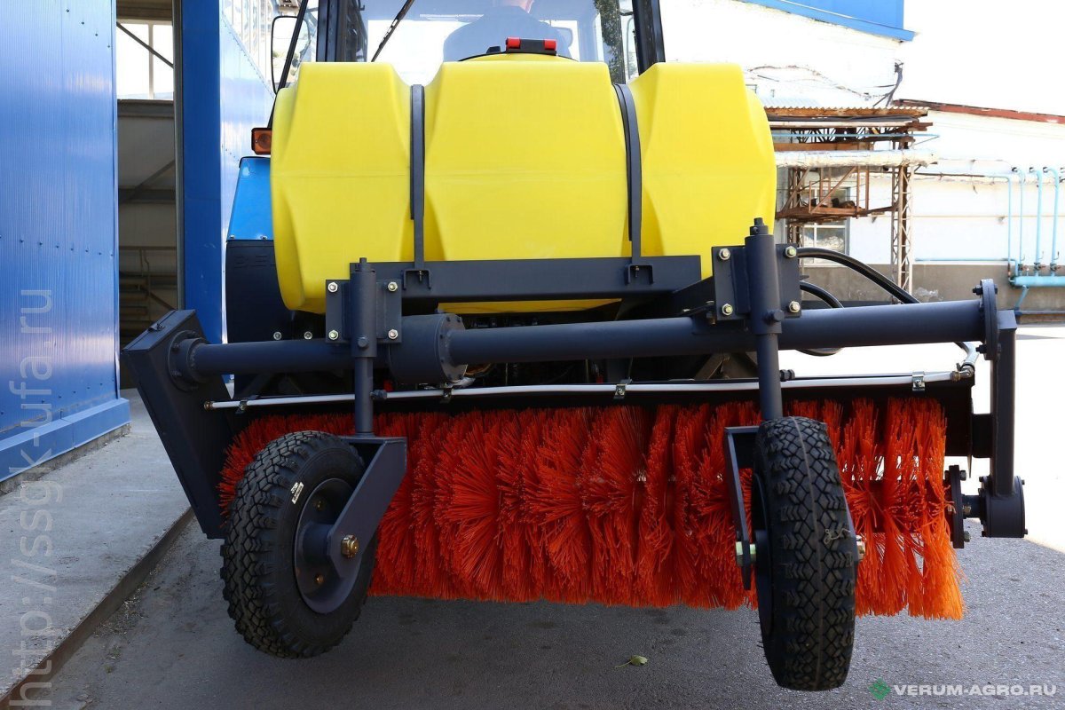 Щетка МК-7 С баком для воды бак 500л на базе МК-4.1 усиленные колеса