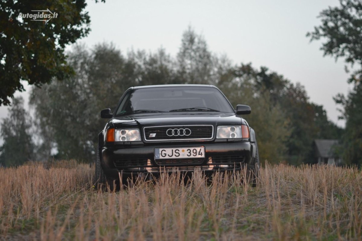 Audi 100 c3