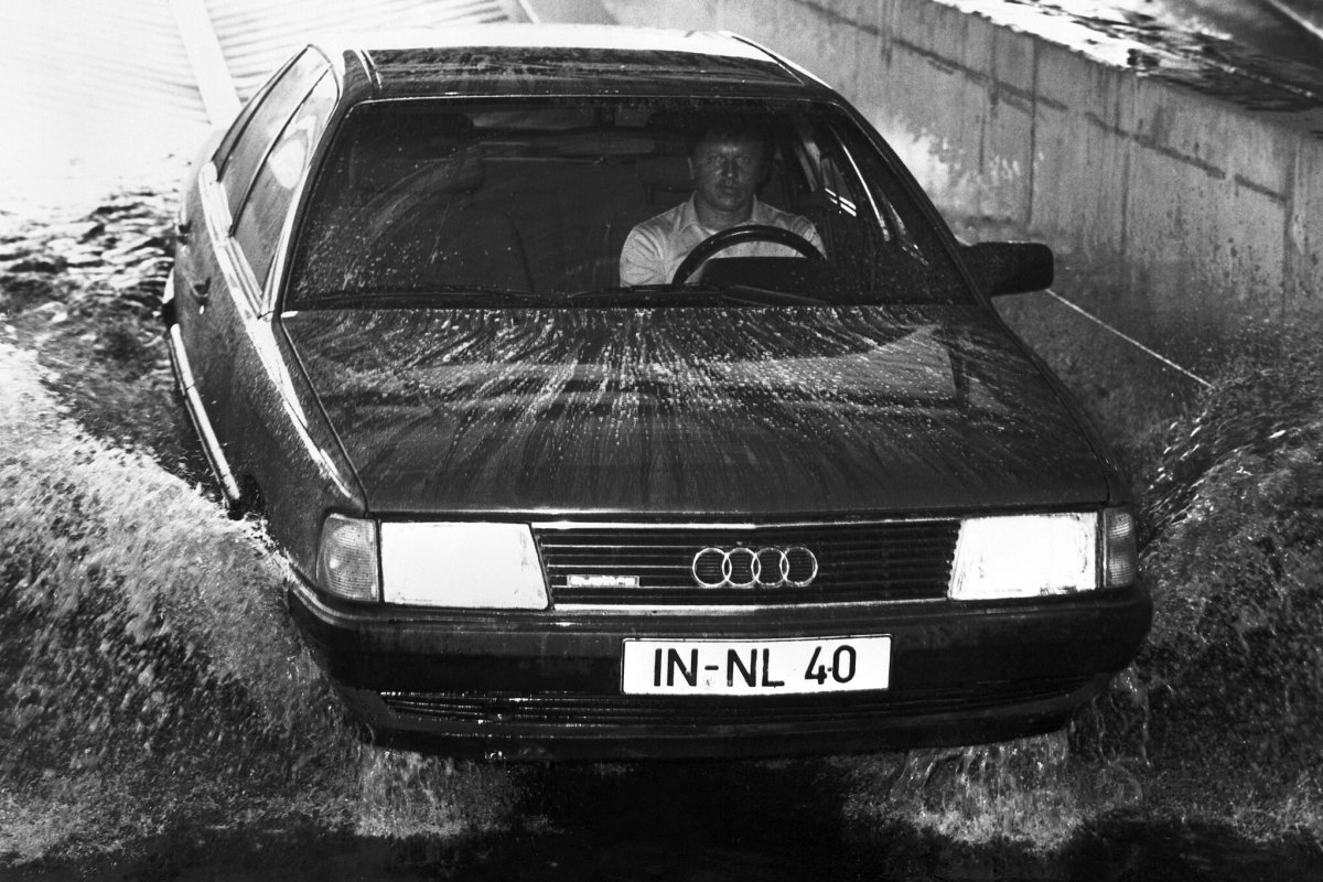 Ауди 100 кватро