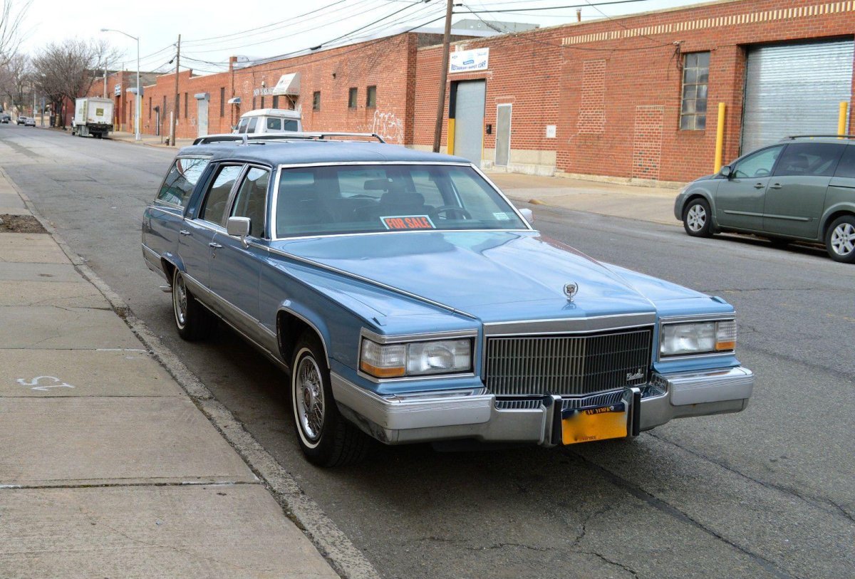 Cadillac Fleetwood 1990