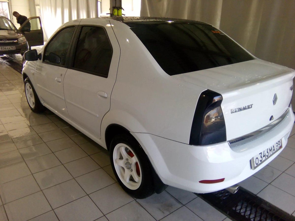 Renault Logan 1 белый