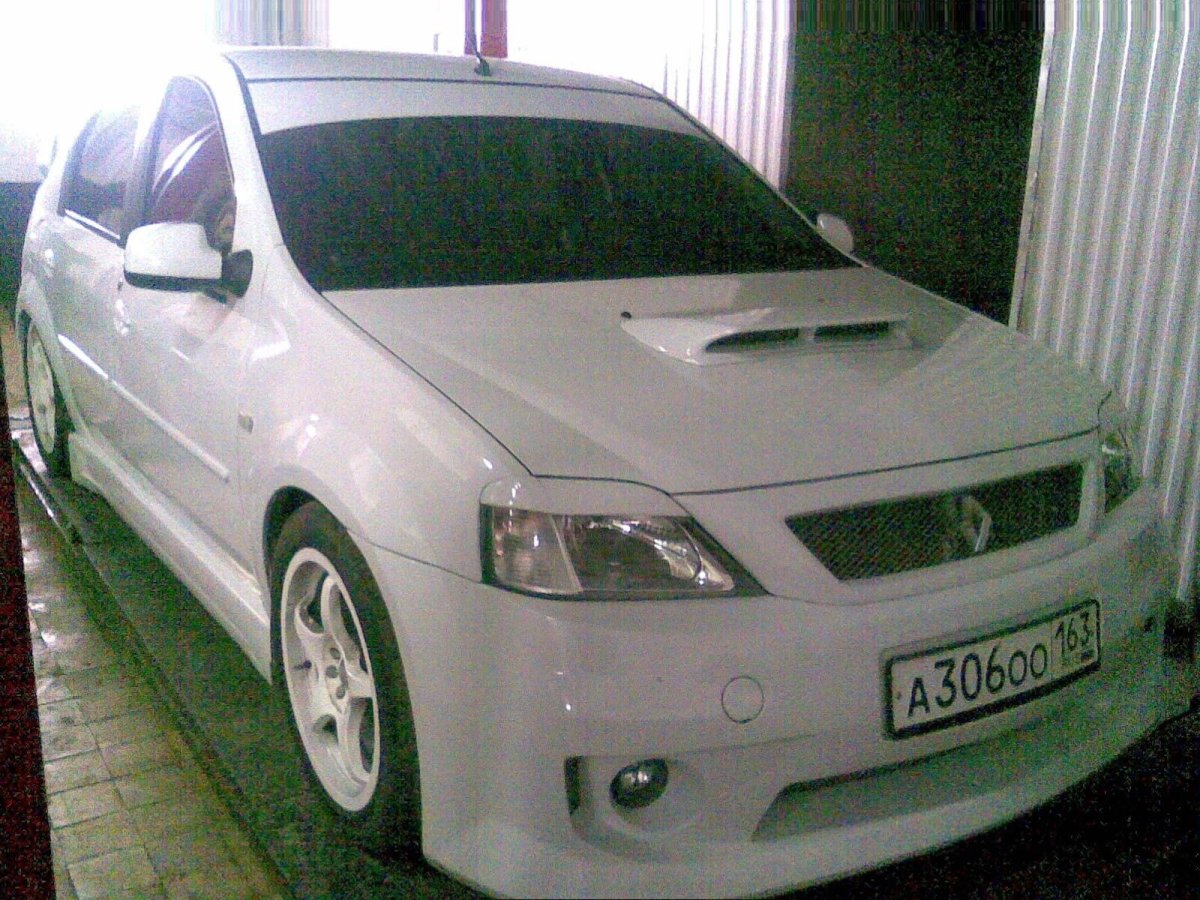 Тюнингованный бампер Рено Логан 1