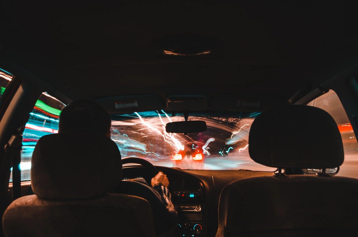 Вид с заднего сиденья авто