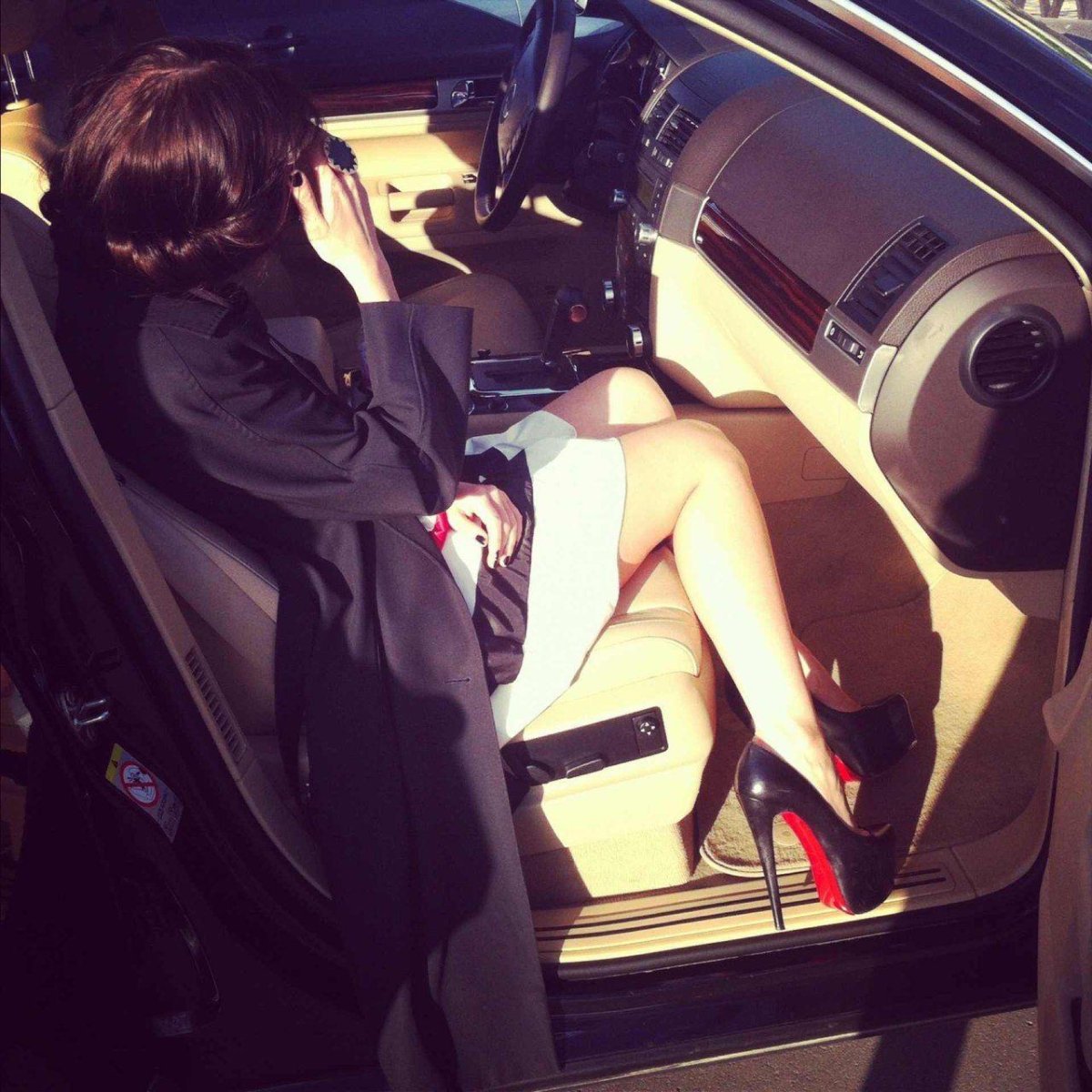 Девушка в машине