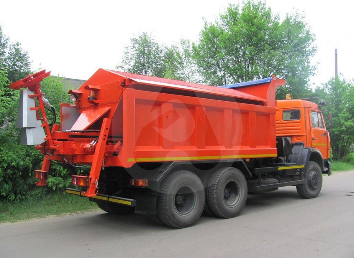 КАМАЗ 65115 пескоразбрасыватель