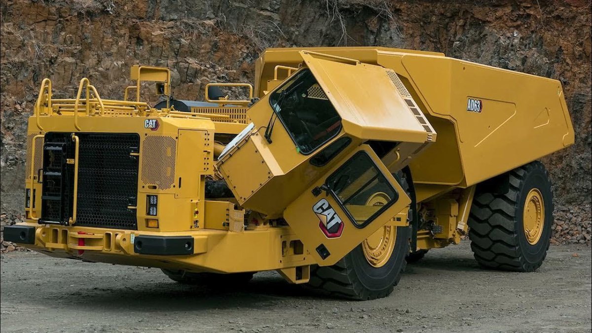 Самосвал Caterpillar ad30