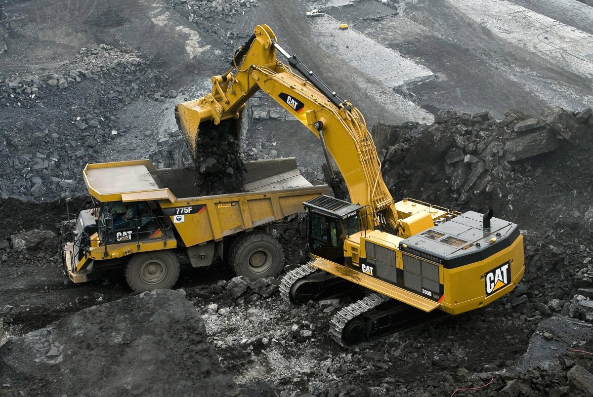 Карьерный экскаватор Катерпиллер