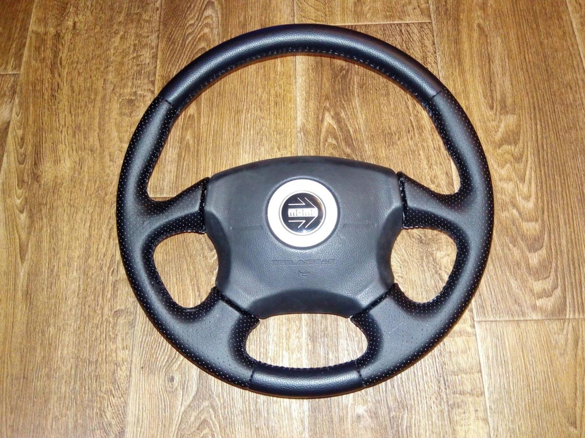 Руль Momo для Субару