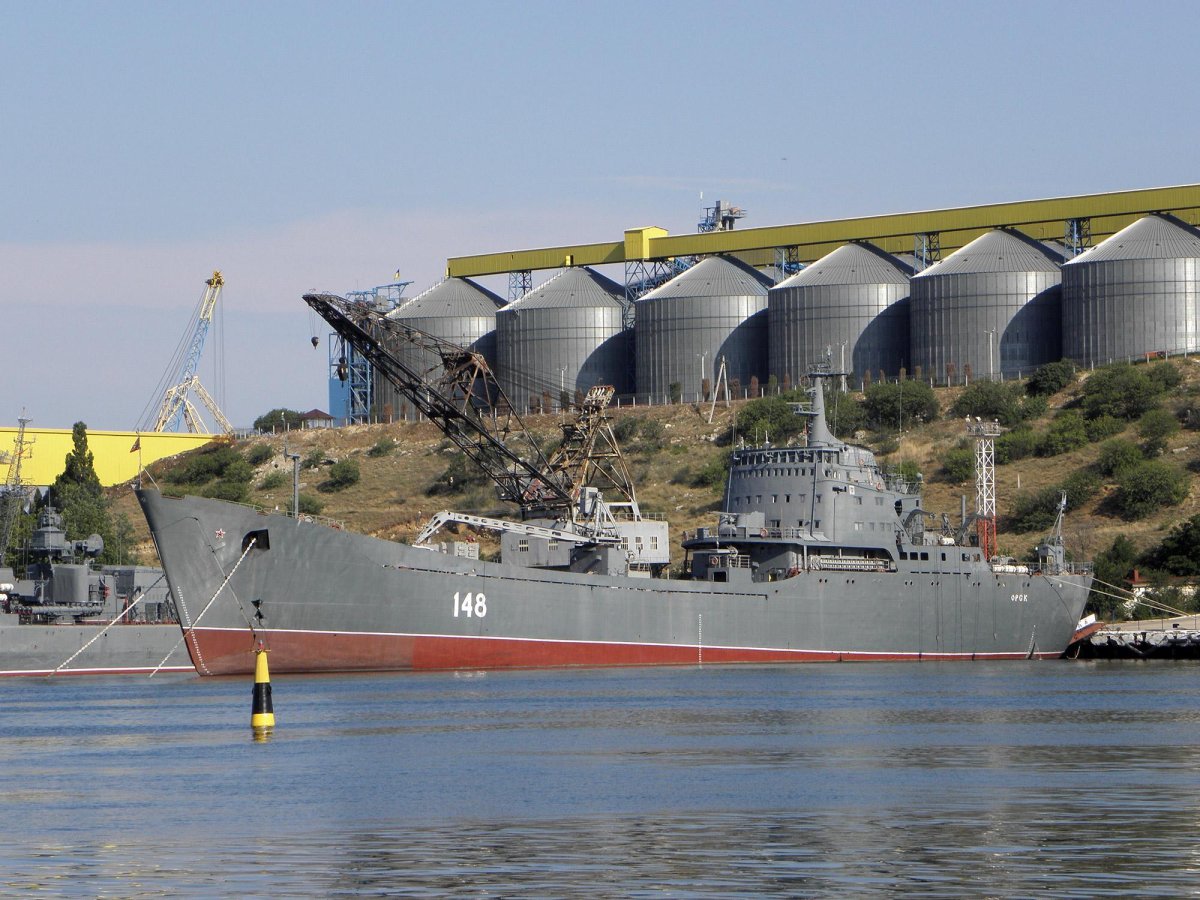 Корабль БДК Орск