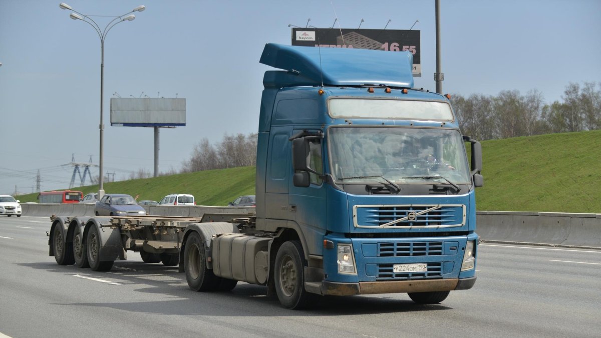 Старая Вольво тягач