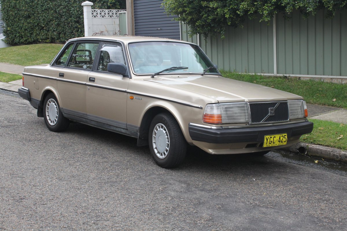 Вольво 240 седан