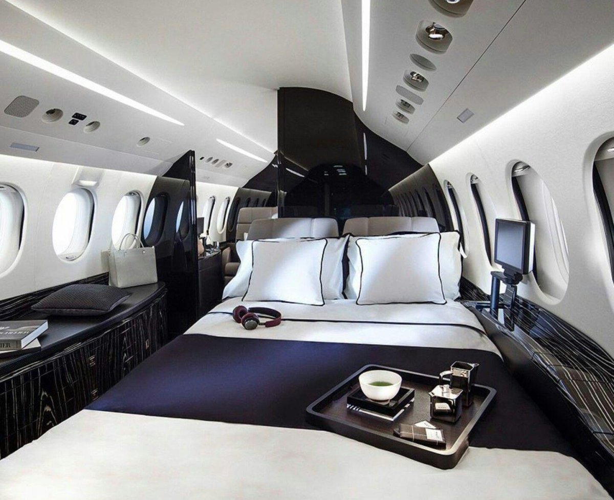 Бизнес Джет Falcon 8x