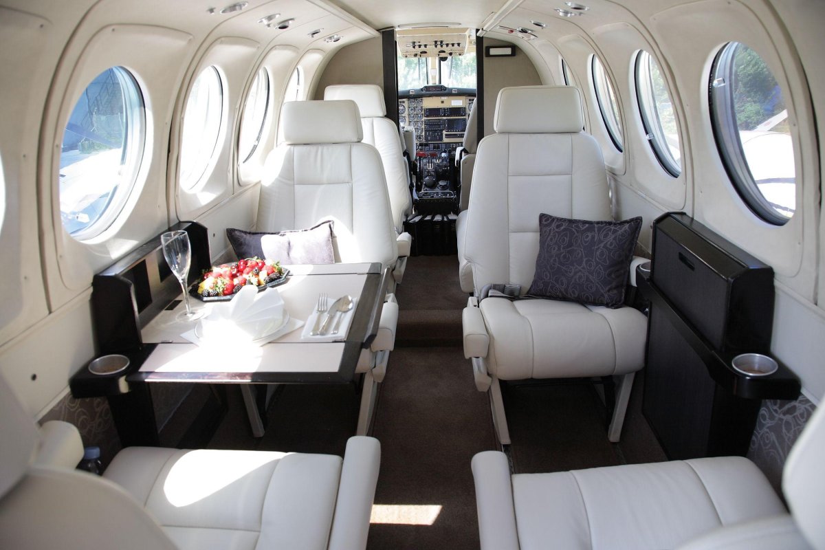 Самолет прайвет Джет