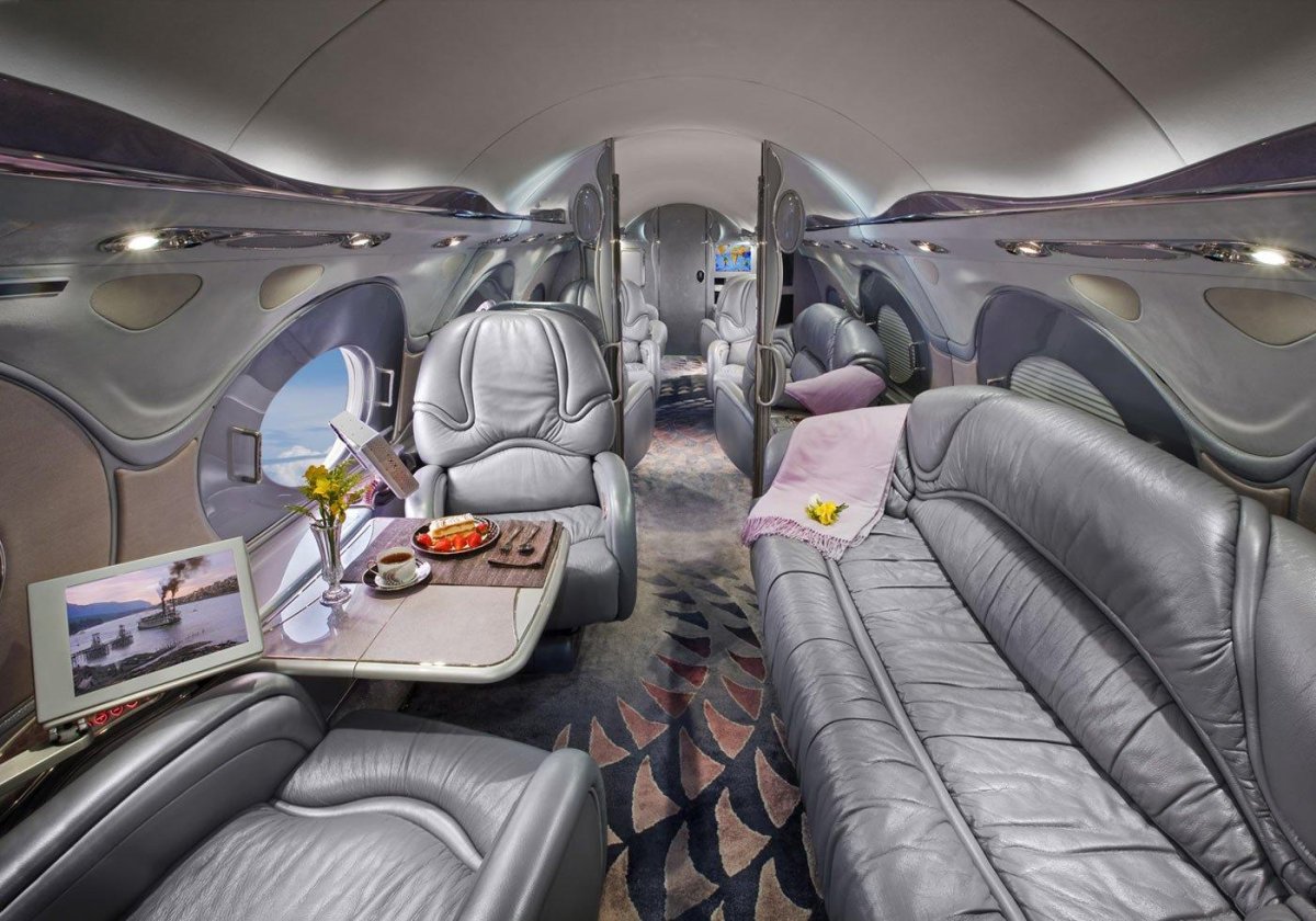 Джет самолет внутри