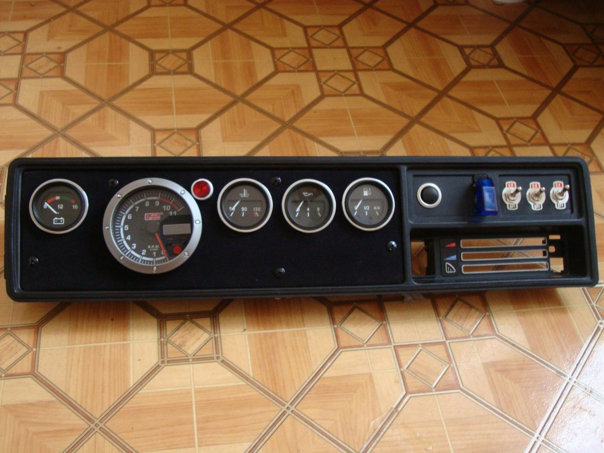 ВАЗ 2107 приборная Торпедо