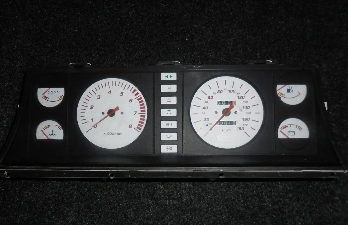 Белая приборная панель ВАЗ 2107