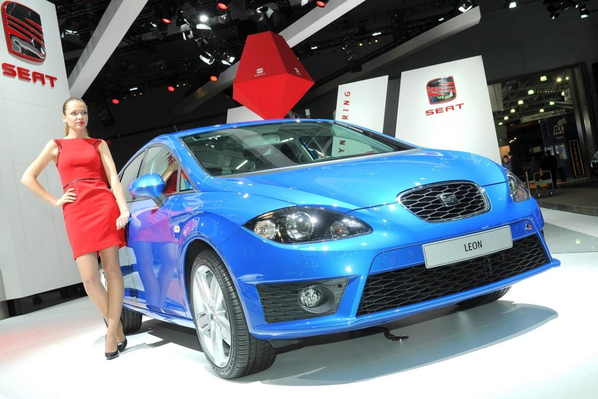 Девушки Московского автосалона