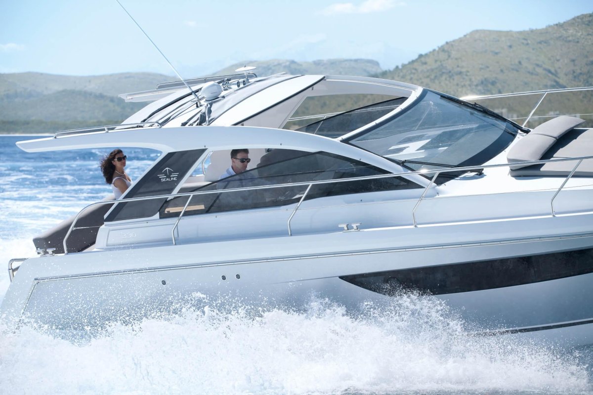 Sealine s 330