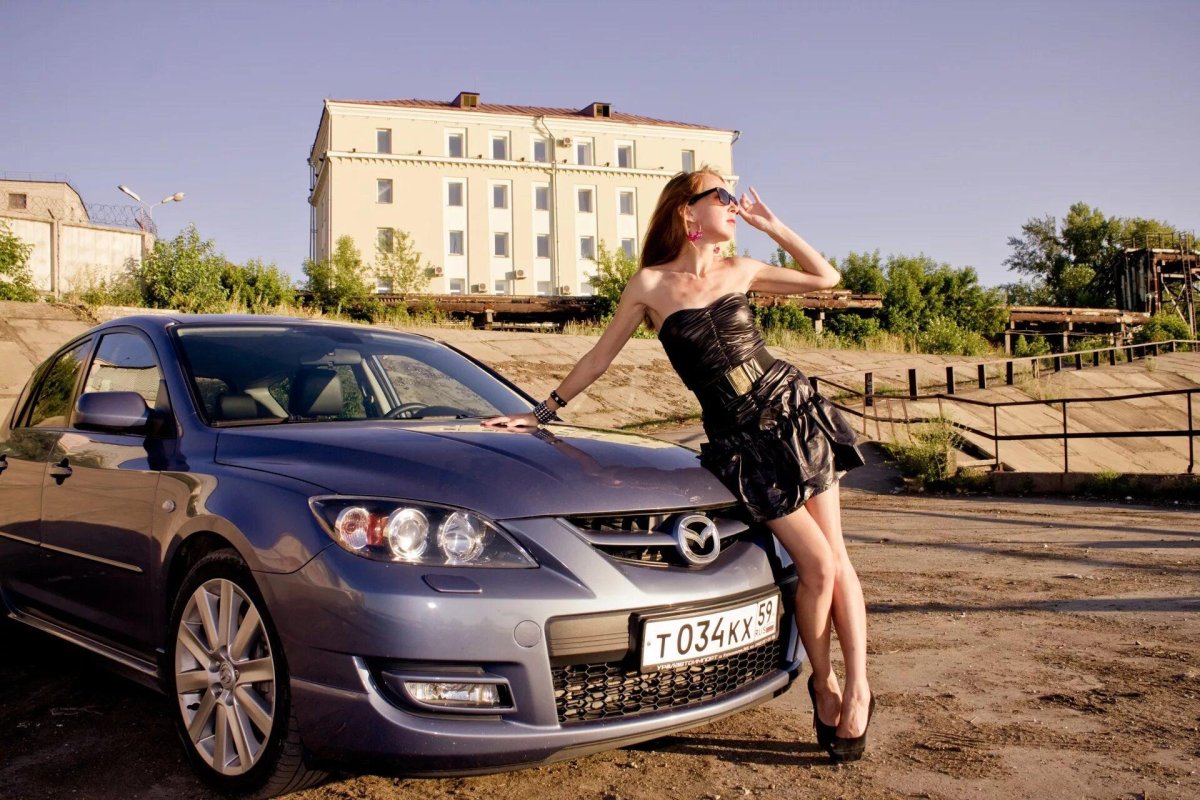 Мазда 6 и девушка