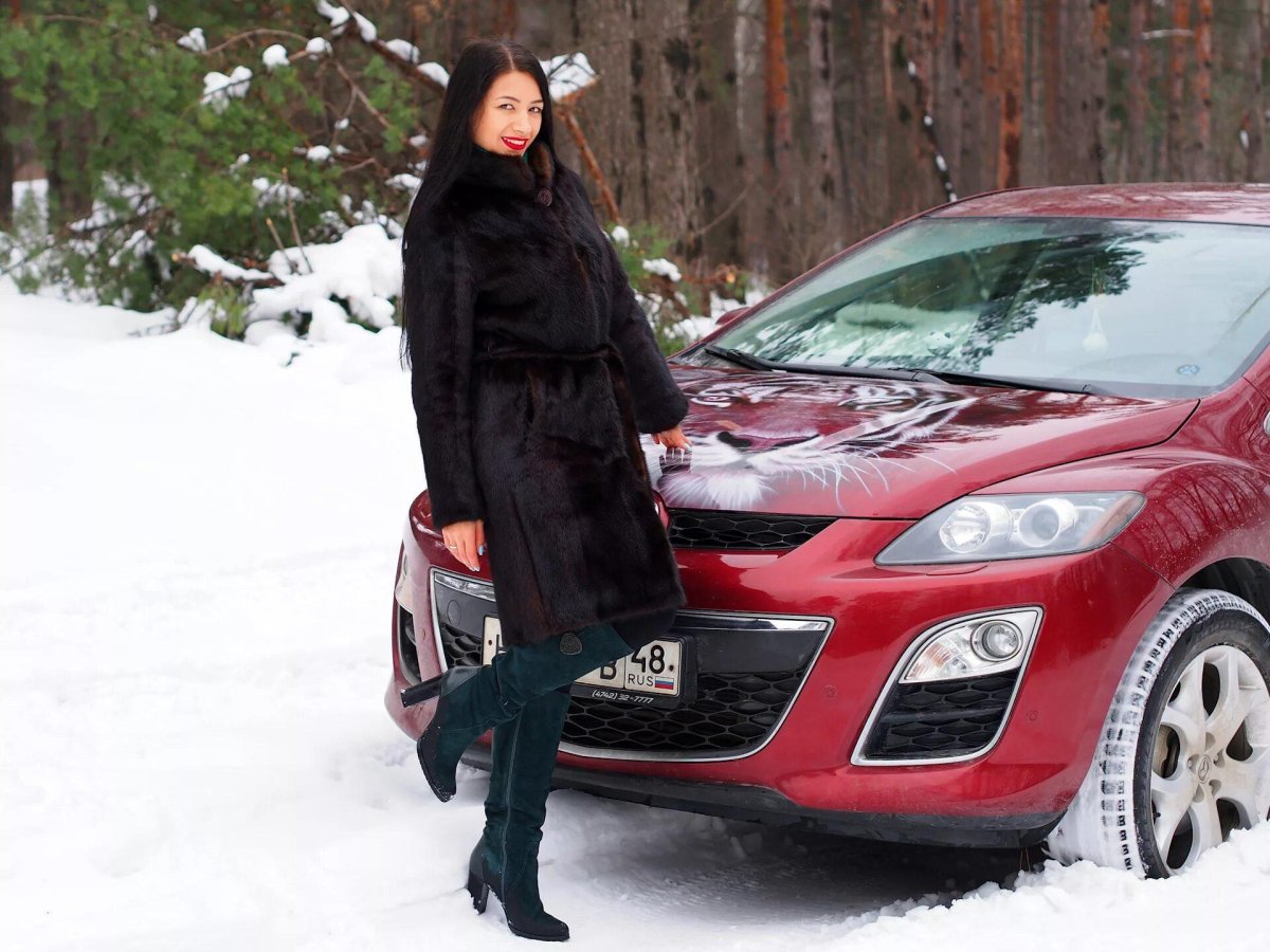 Девушка на Mazda CX 7