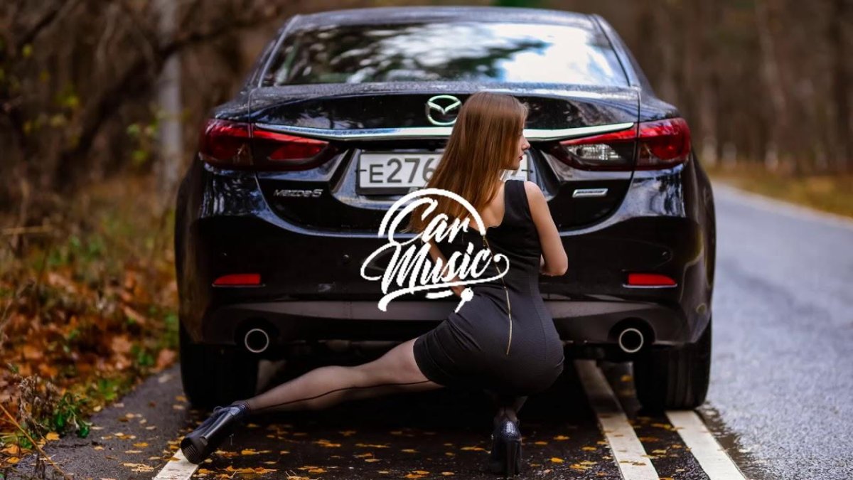 Девушка в машине