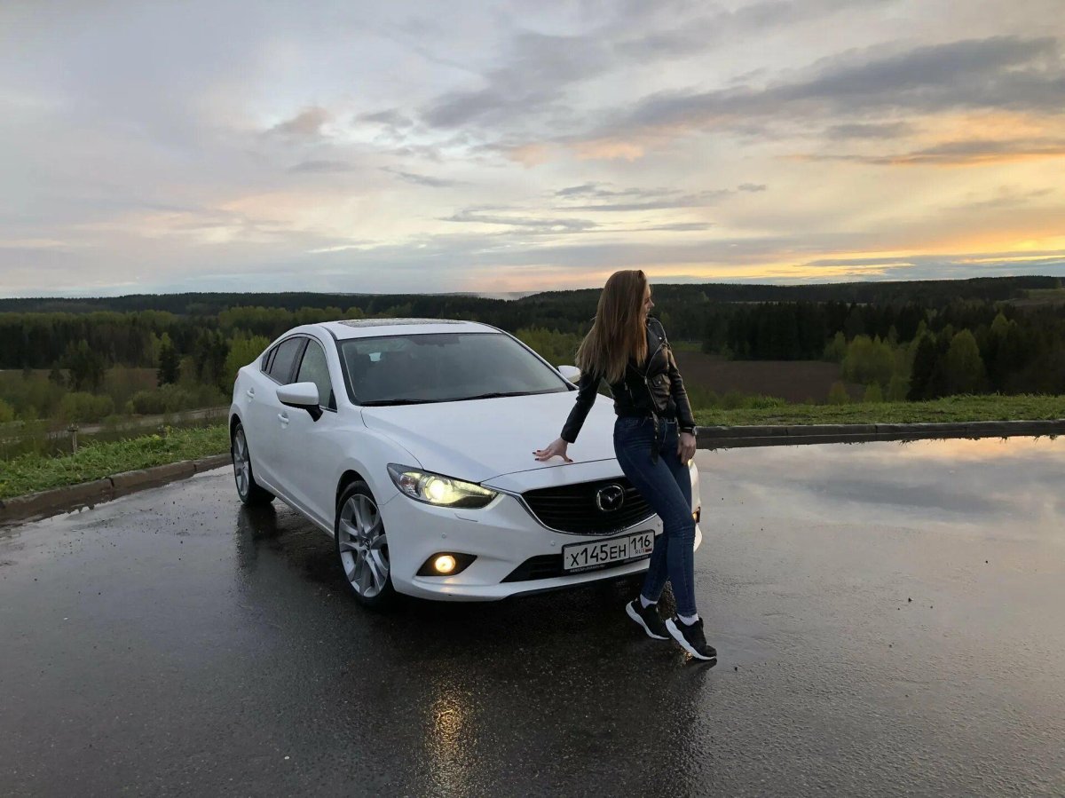 Человек с Маздой 6