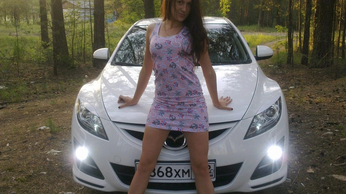 Девушки и Мазда 6 GH