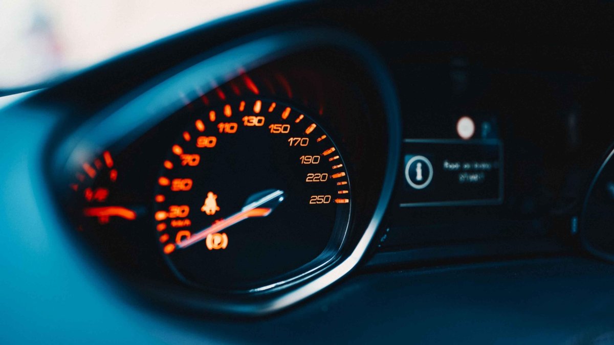 Mazda rx8 тахометр