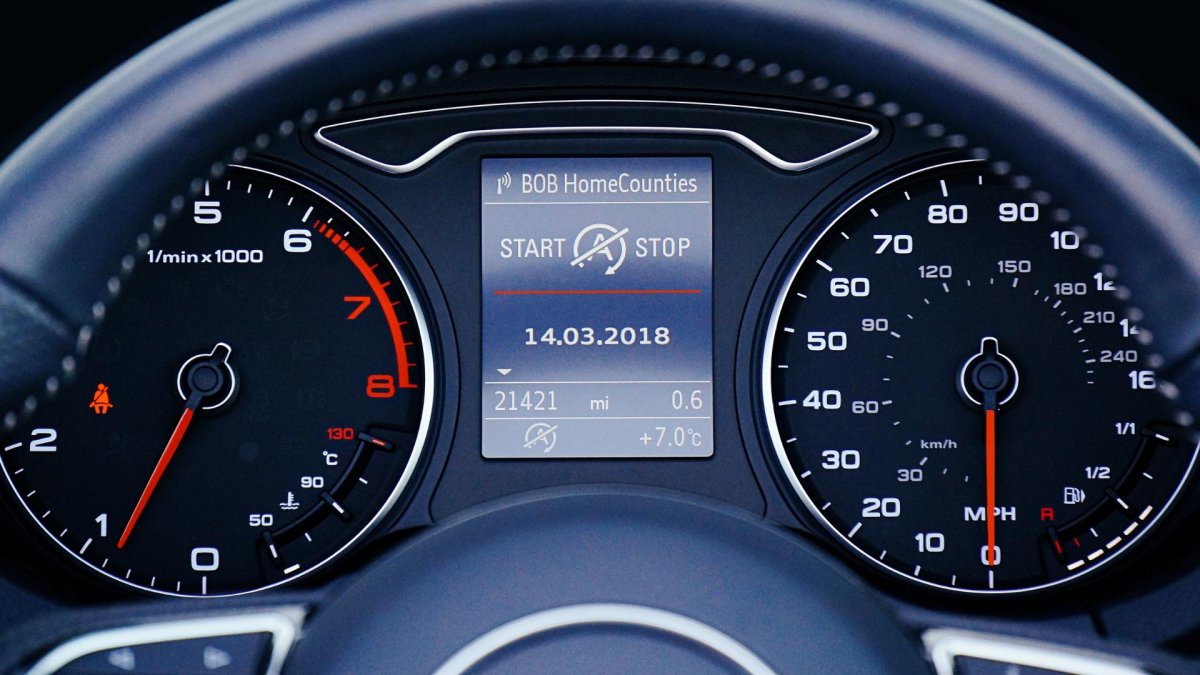 Audi r8 спидометр