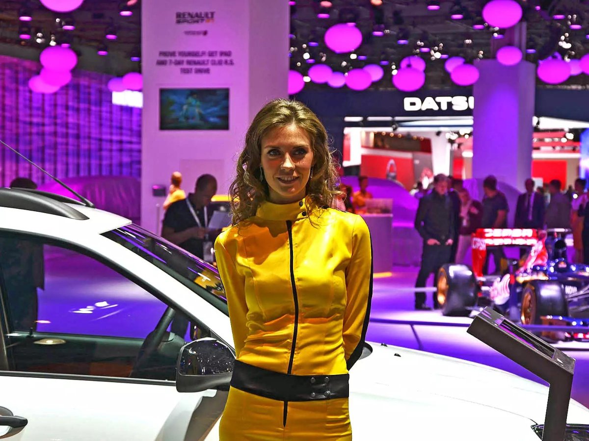 Девушки Московского автосалона 2016
