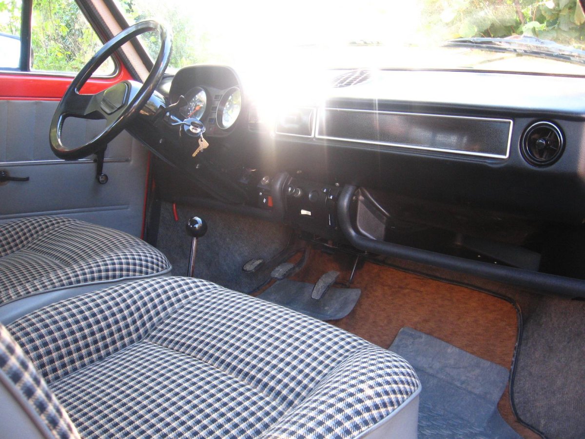 Zastava 750 салон