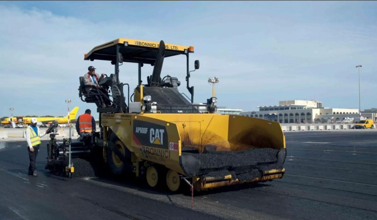 Асфальтоукладчик Caterpillar ap655d