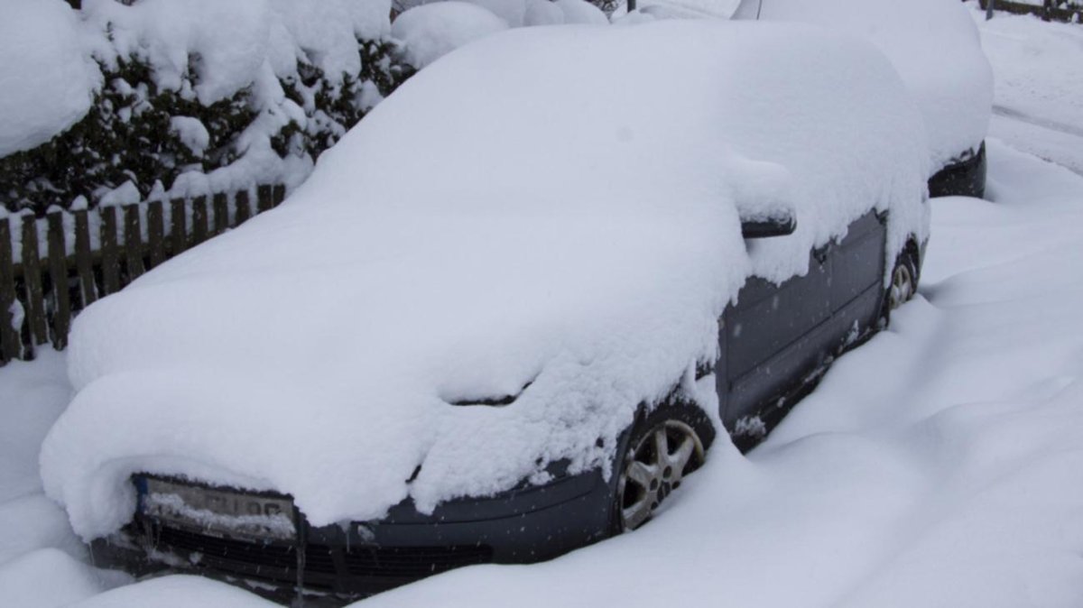 Автомобиль под снегом