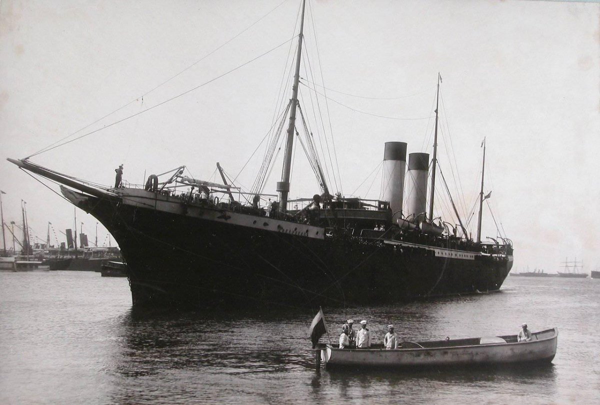 Пароход добровольного флота Петербург