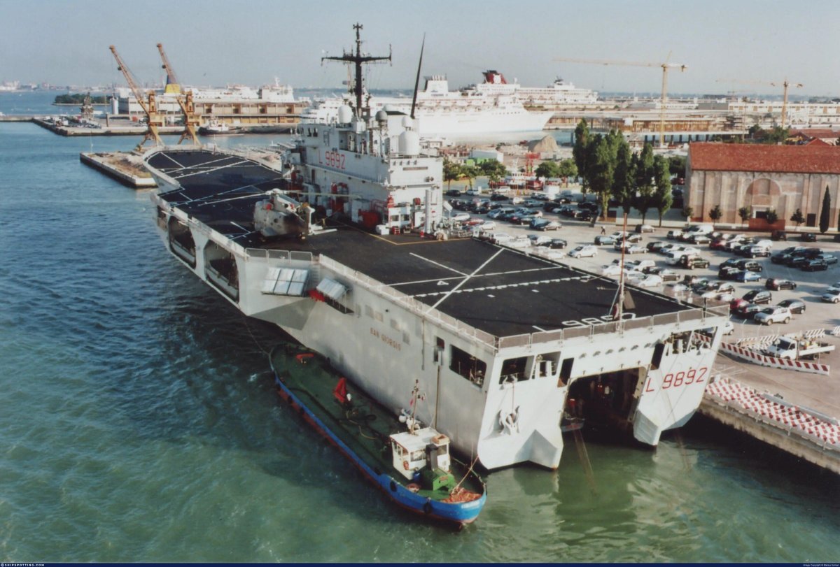 Десантный корабль San Marco