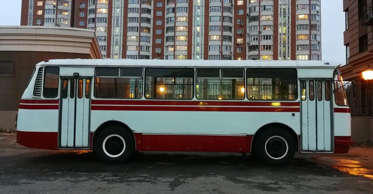 Ржавый ЛАЗ 695