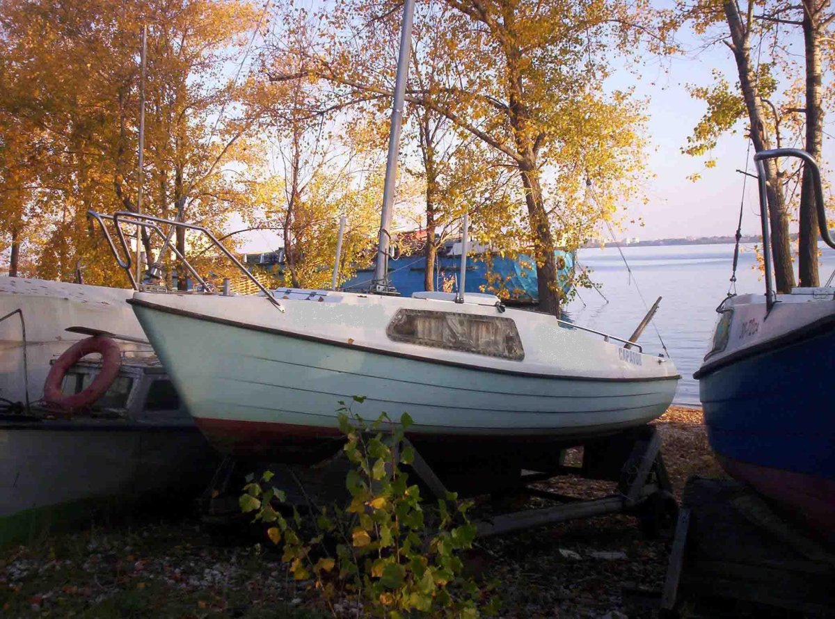 Парусная яхта Ассоль