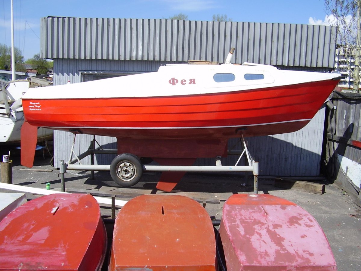 Парусная яхта Ассоль