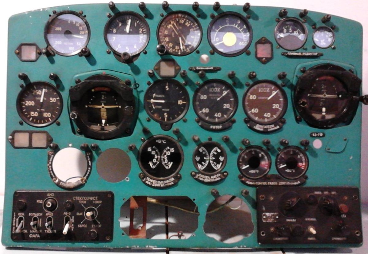 Приборная панель вертолета ми-2