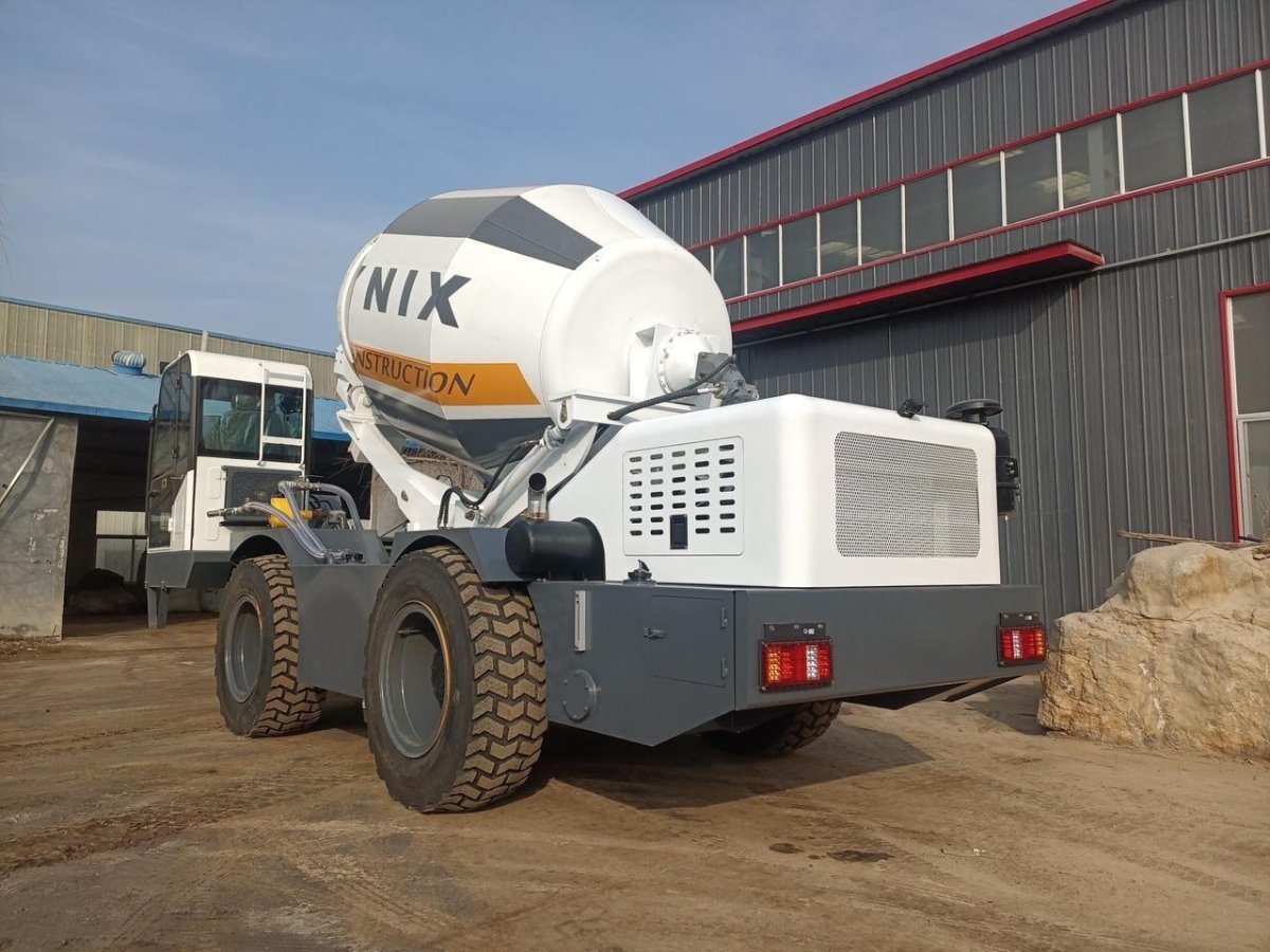 Бетоносмеситель самоходный Unix qgmc4000