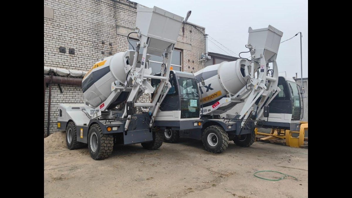 Самоходный бетоносмеситель с самозагрузкой