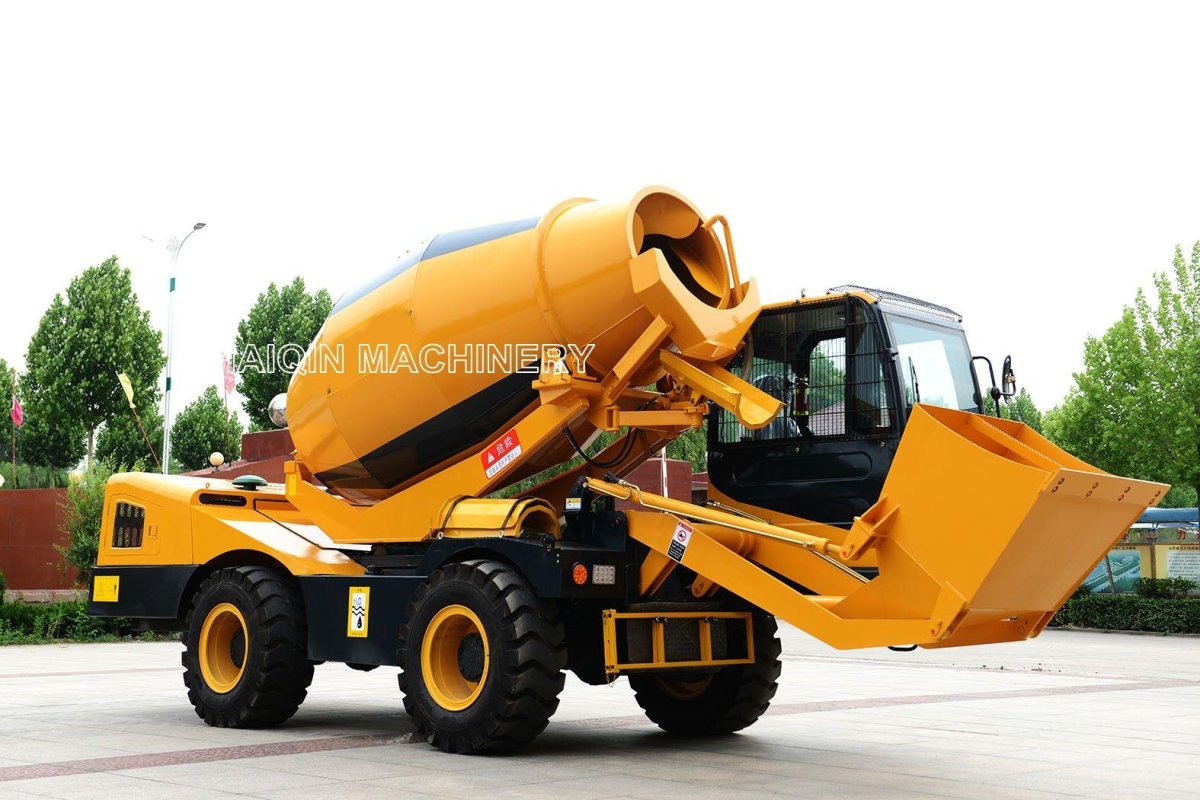 Мобильный бетоносмеситель с самозагрузкой