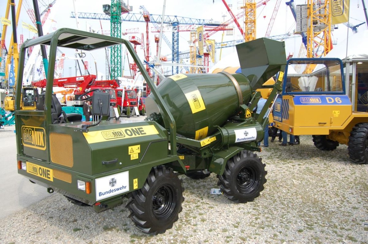 Самоходная бетономешалка с самозагрузкой