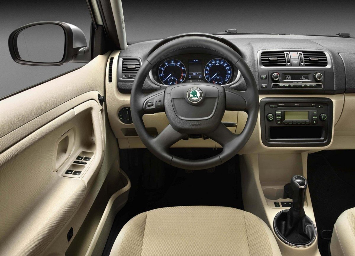 Шкода Фабия 2010 салон