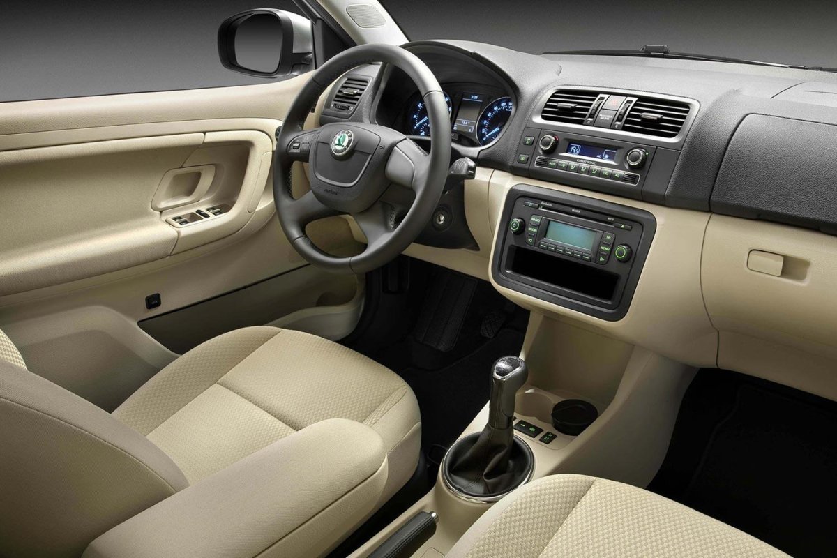 Skoda Fabia 2 интерьер