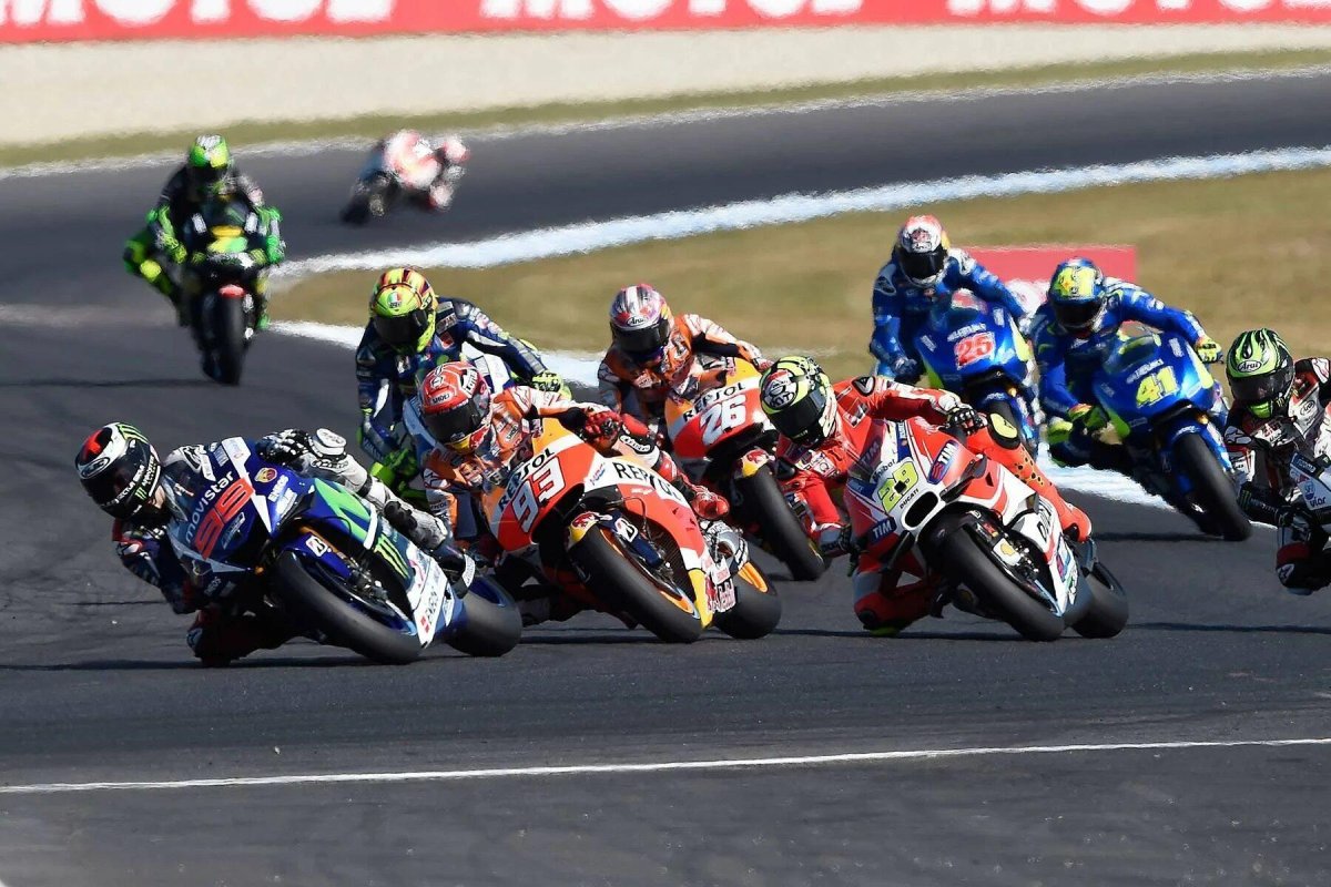 Мотоцикл в потоке