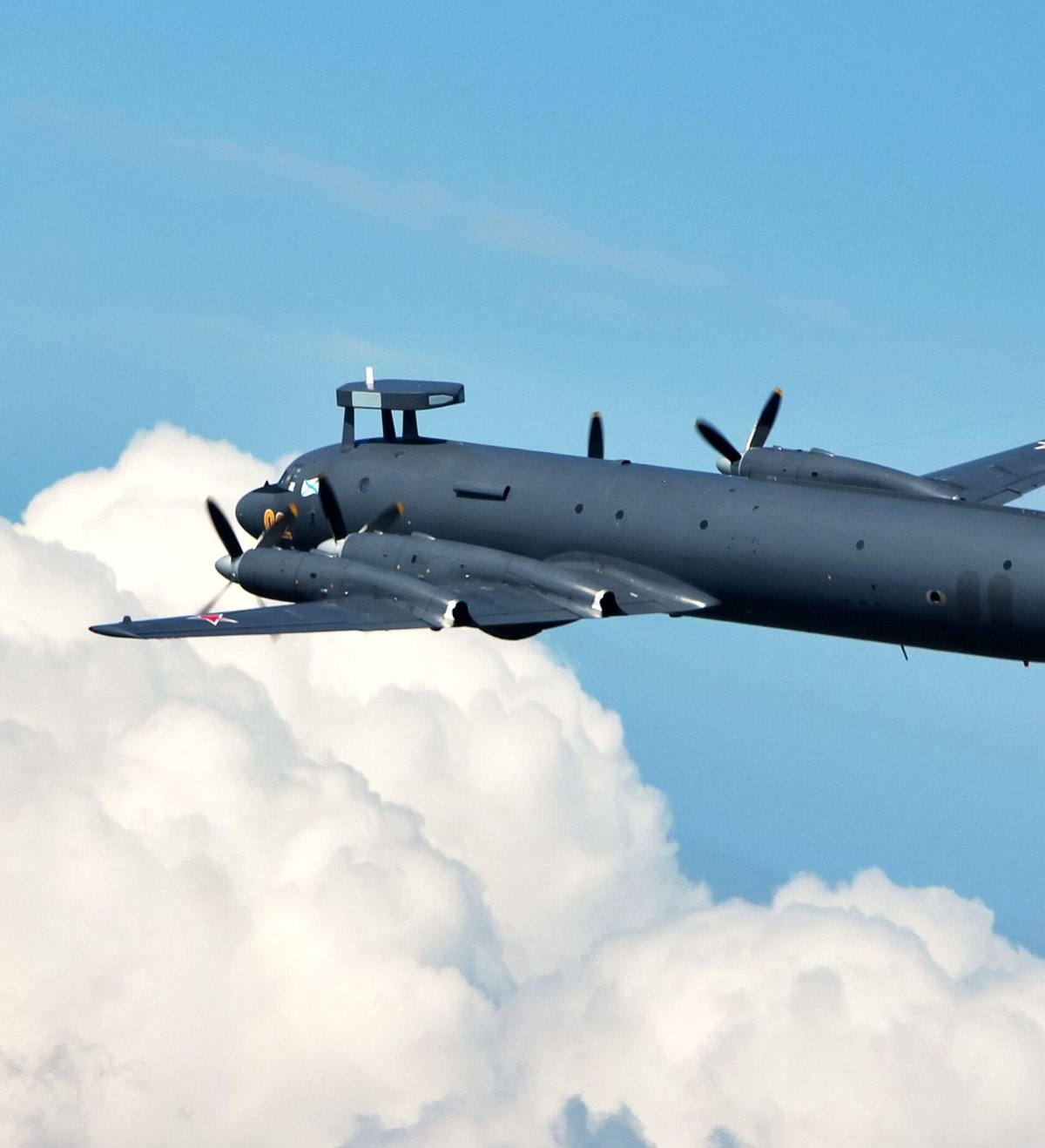 Противолодочный самолет ил-38н