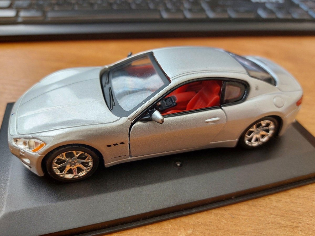 Игрушечная Мазератти