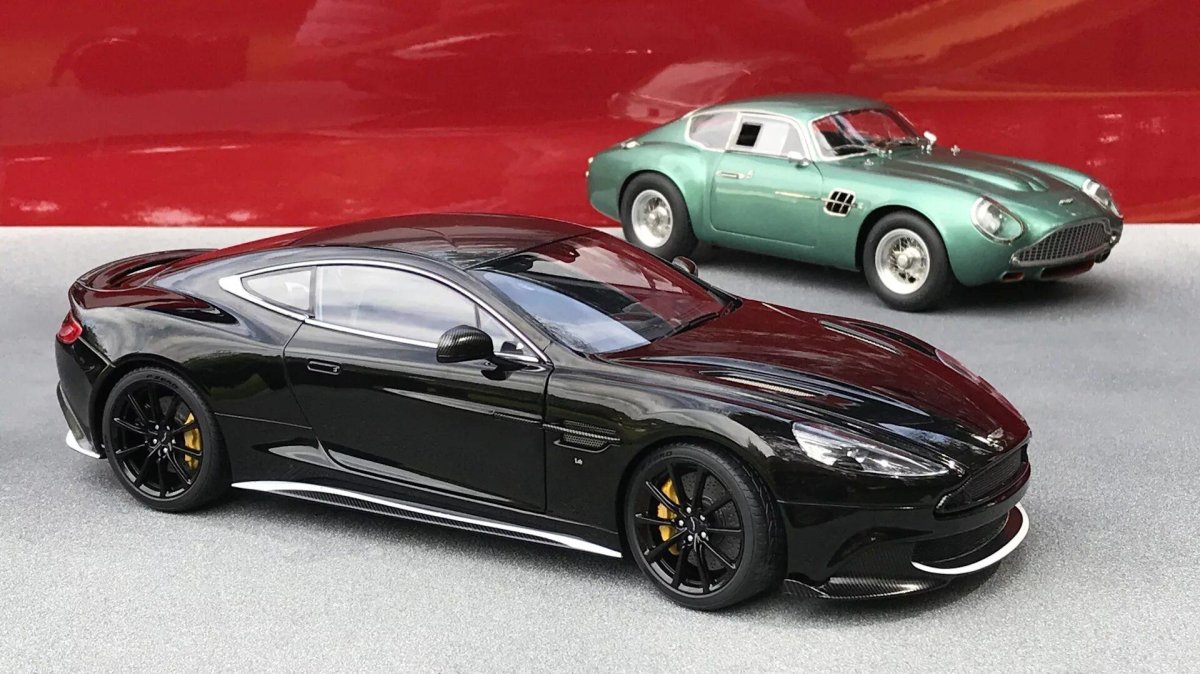 1/18 AUTOART Aston Martin Vanquish s