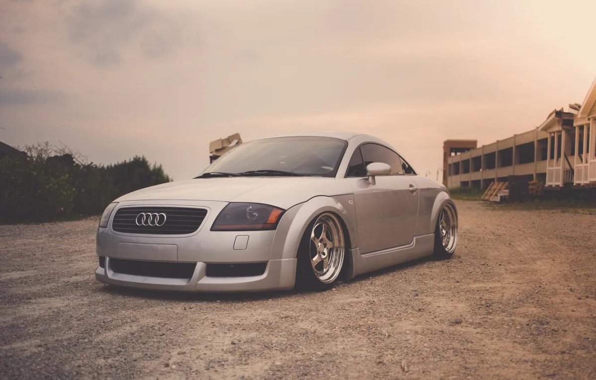 Audi TT stance